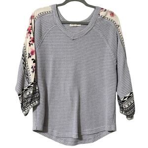 ALCHEMY THREAD women’s size medium grey waffle knit v-neck blouse floral sleeves